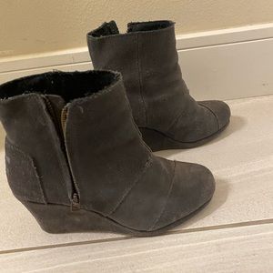 Toms wedge boots grey